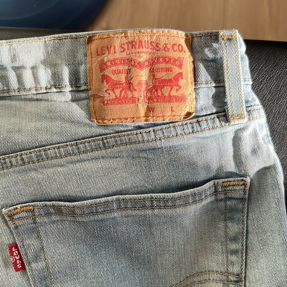 Like New Levi’s 514 Straight Leg - Picture 2 of 2